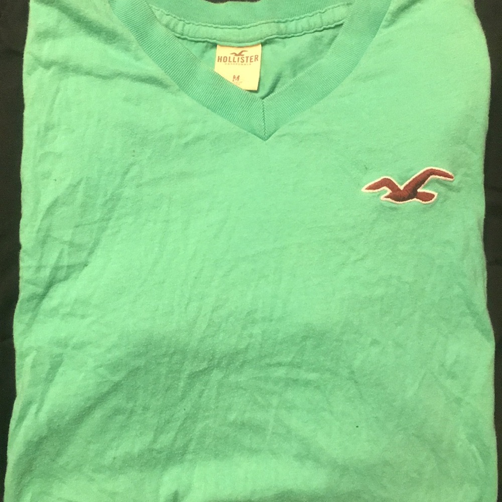 V-neck t-shirt